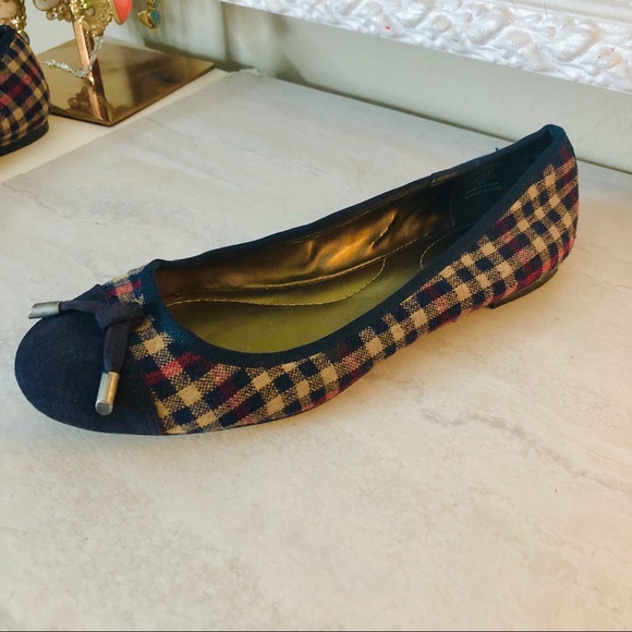 Lands End plaid flats - Picture 2 of 9